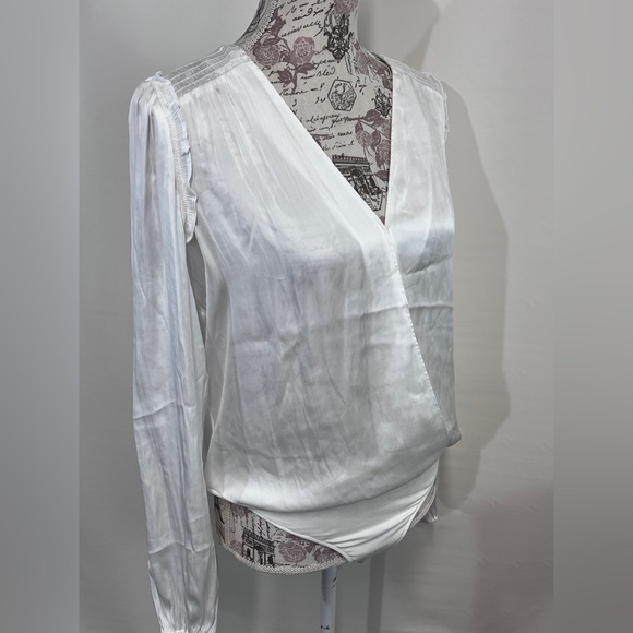 PAIGE -WHITNEY White rayon long sleeve body‎ suit size M. - Picture 9 of 15